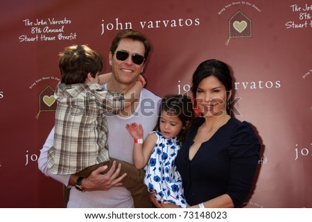 LOS ANGELES - MAR 13:  Lauren Sanchez arriving at the John Varvatos 8th Annual Stuart House Benefit at John Varvaots Store on March 13, 2011 in Los Angeles, CA