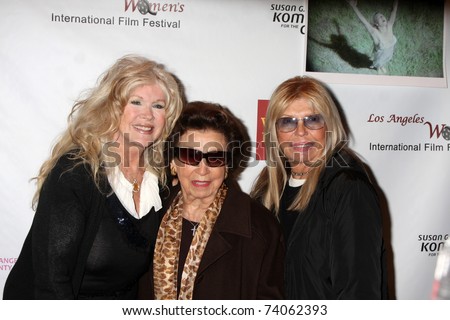 LOS ANGELES - MAR 26:  Connie Stevens, Nancy Sinatra Sr., and Nancy Sinatra arriving at the \