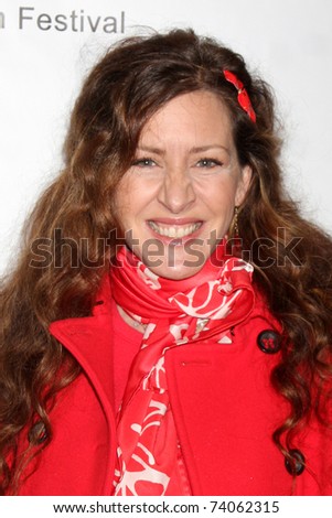 LOS ANGELES - MAR 26:  Joely Fisher arriving at the 