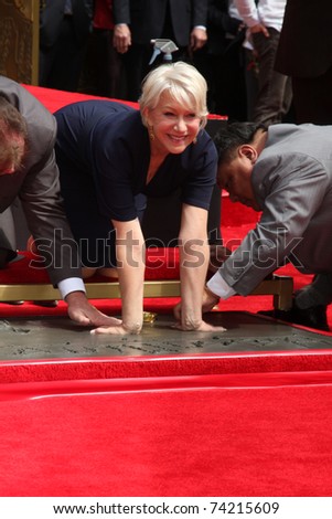 LOS ANGELES - MAR 28:  Helen Mirren at the Helen Mirren Handprints and Footprints Ceremony  at Graumans Chinese Theater on March 28, 2010 in Los Angeles, CA.