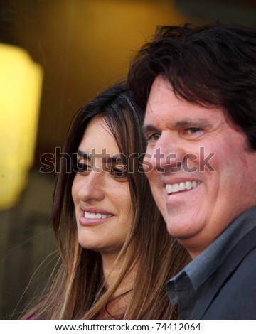 LOS ANGELES - APR 1:  Penelope Cruz, Rob Marshall  at the Penelope Cruz Hollywood Walk of Fame Ceremony at El Capitan Theater on April 1, 2011 in Los Angeles, CA