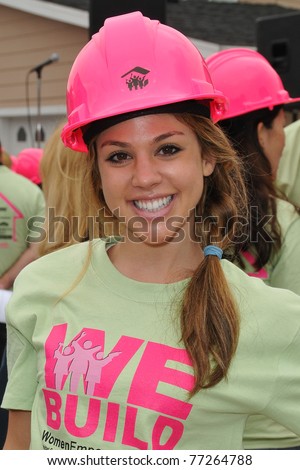 LOS ANGELES - MAY 14:  Kate Mansi at the Habitat for Humanity Women\'s Empowerment Build at Carl Street on May 14, 2011 in Pacoima, CA