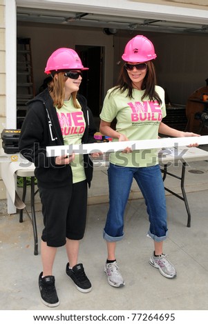 LOS ANGELES - MAY 14:  Hunter Tylo, Izabella Gabrielle Tylo at the Habitat for Humanity Women's Empowerment Build at Carl Street on May 14, 2011 in Pacoima, CA