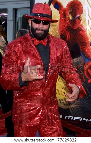 LOS ANGELES - APR 29:  Randy Savage aka Macho Man arriving at the Spider-Man Premiere at Village Theater on April 29, 2002 in Westwood, CA