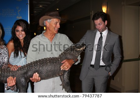LOS ANGELES - JUN 17:  Lindsay Hartley, Jack Hanna, Michael Muhney arrive  at the 38th Annual Daytime Creative Arts Emmy Awards at Westin Bonaventure Hotel on June 17, 2011 in Los Angeles, CA