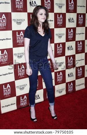 LOS ANGELES - JUN 21:  Kristen Stewart arrives at \