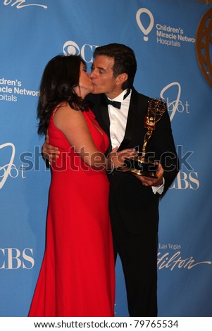 LAS VEGAS - JUNE 19: Lisa Oz, Dr. Mehmet Oz in the Press Room of the