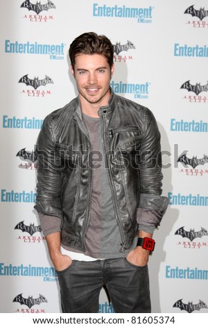 LOS ANGELES - JUL 23:  Josh Henderson arriving at the EW Comic-con Party 2011 at EW Comic-con Party 2011 on July 23, 2011 in Los Angeles, CA
