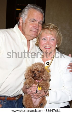 LOS ANGELES - AUG 27:  John McCook, Lee Bell & Her dog Joy attending the Bold & The Beautiful Fan Event 2011 at the Universal Sheraton Hotel on August 27, 2011 in Los Angeles, CA
