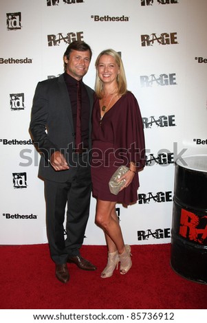 LOS ANGELES - SEPT 30:  Grant Show, Katherine LaNasa arriving at  the RAGE Game Launch at the Chinatown\'s Historical Central Plaza on September 30, 2011 in Los Angeles, CA