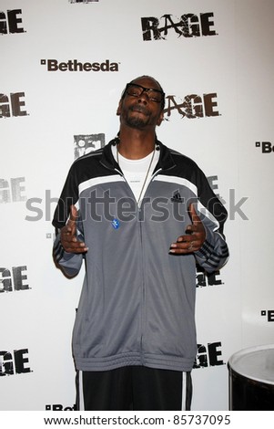 LOS ANGELES - SEPT 30:  Snoop Dogg, aka Calvin Broadus arriving at  the RAGE Game Launch at the Chinatown\'s Historical Central Plaza on September 30, 2011 in Los Angeles, CA