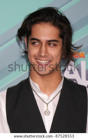 avan jogia age