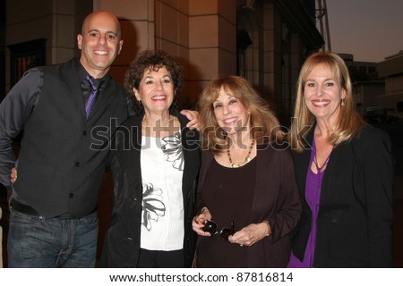 LOS ANGELES - OCT 27:  Steve Silverman, his Mom, Denise Alexander, Genie Francis arrives at the \