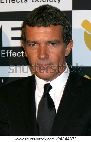LOS ANGELES - FEB 7:  Antonio Banderas arrives at the 10th Annual Visual Effects Society Awards at Beverly Hilton Hotel on February 7, 2012 in Beverly Hills, CA