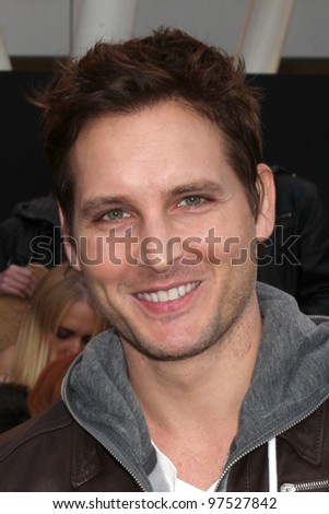 LOS ANGELES - MAR 12:  Peter Facinelli arrives at the 