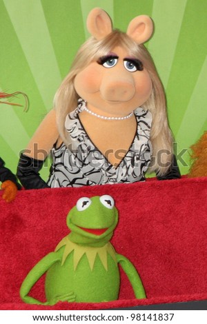 LOS ANGELES - MAR 20:  Miss Piggy, Kermit at the Hollywood Walk of Fame Star Ceremony for The Muppets at the El Capitan Theater on March 20, 2012 in Los Angeles, CA