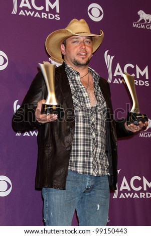 LAS VEGAS - APR 1:  Jason Aldean in the press room at the 2012 Academy of Country Music Awards at MGM Grand Garden Arena on April 1, 2012 in Las Vegas, NV.