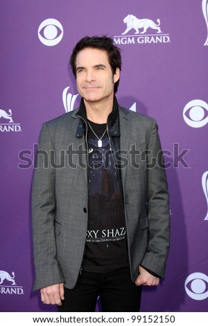LAS VEGAS - APR 1:  Pat Monahan arrives at the 2012 Academy of Country Music Awards at MGM Grand Garden Arena on April 1, 2010 in Las Vegas, NV.