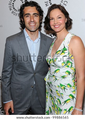 LOS ANGELES - APR 10:  Dario Franchitti, Ashley Judd arrives at \