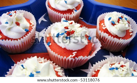 red,white and blue cupcakes  panorama shot