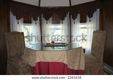Nook with bay window