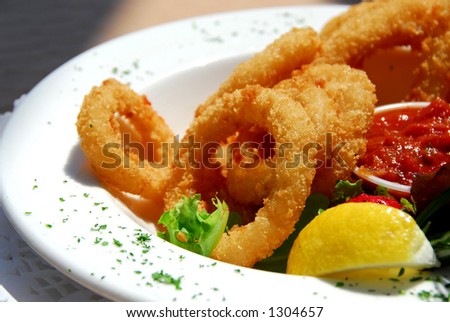 Fried calamari with sauce