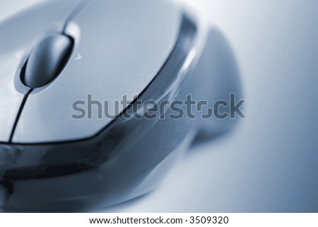 Silver computer mouse on blue gradient background