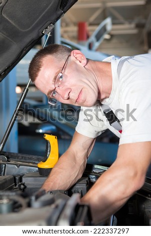 auto maintainance serviceman