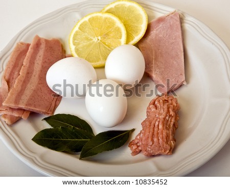 Eggs, turkey bacon, ground chicken and lean ham as healthier alternatives  for breakfast proteins.