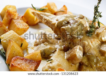 Chicken with mushrooms in white sauce served with diced potato