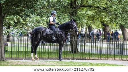 LONDON - AUGUST !6. Police Horse used to police the six protesters from New Fathers 4 Justice, have set up camp on Apsley House at Hyde Park Corner. Augustl 16, 2014 in Hyde Park, London.