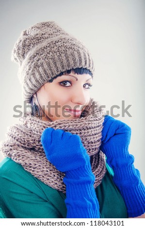 An image of young girl weraing hat and gloves