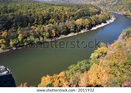 Delaware river makes turn with autumn landscape