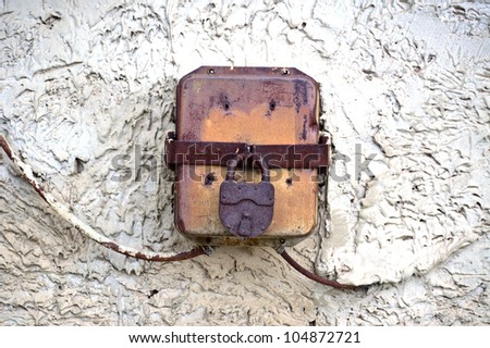 The lock on the iron box.