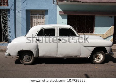 SANTA CLARA, CUBA - FEBRUARY 21: Classic American car on February 21, 2011 in Santa Clara, Cuba. Recent law change allows the Cubans to trade cars again. Old law resulted in very old cars in Cuba.