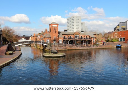 Birmingham water canal network - famous Birmingham-Fazeley roundabout. West Midlands, England.