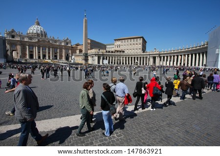 VATICAN CITY, VATICAN - APRIL 10: Pilgrims visit Saint Peter\'s Square on April 10, 2012 in Vatican City, Vatican. Saint Peter\'s Square is among most popular pilgrimage sites for Roman Catholics.