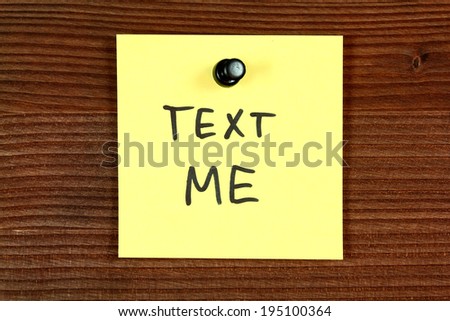 Sticky note with thank you message - text messaging communications. Bulletin board.