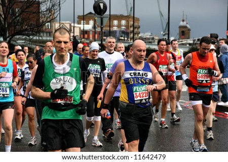 London Flora Marathon 2008. Marathon masses, brave athletes. A few km before finish line.