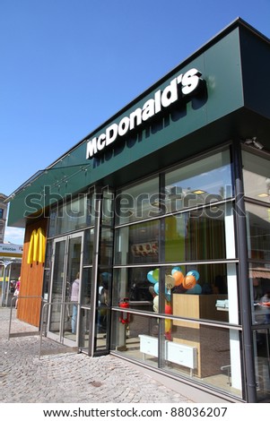 VIENNA - SEPTEMBER 6: McDonald\'s restaurant on September 6, 2011 in Vienna. With net income of USD4.9bn in 2010, it is the top fast food chain worldwide.
