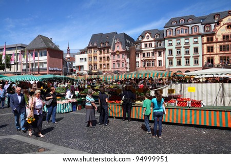 MAINZ, GERMANY - JULY 19: Tourists stroll on July 19, 2011 in Mainz, Germany. According to its Tourism Office, the town has up to 800,000 overnight visitor stays annually.