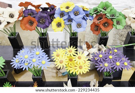 Flores wooden handmade product detail decoration colors