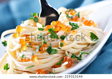 Spaghetti with salmon and caviar