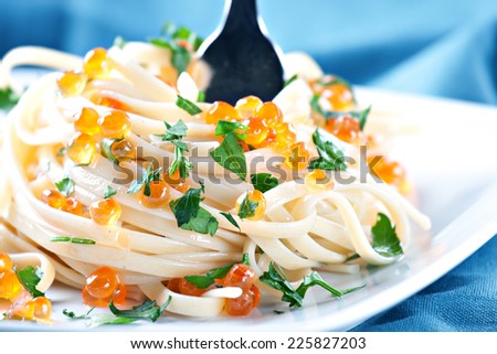 Spaghetti with salmon and caviar
