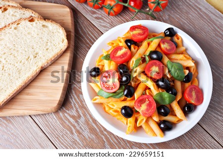 Pasta with tomato sauce and olives