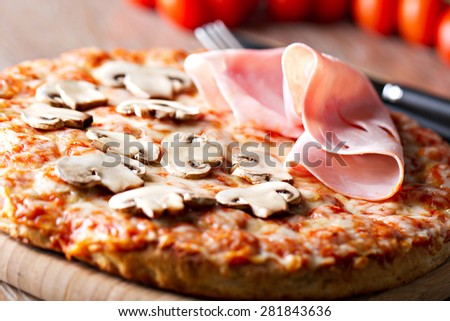 Pizza with ham and mushrooms.