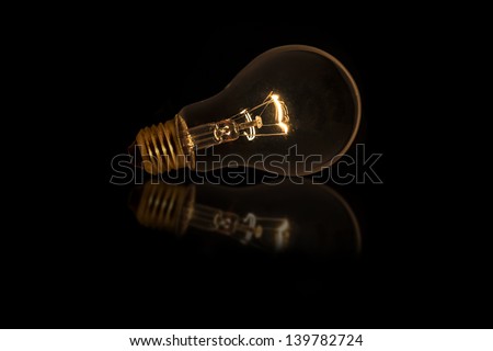 Light bulb with dim lighting without wired