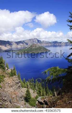 View of Wizard Island in Crater lake, an extinct volcanic caldera