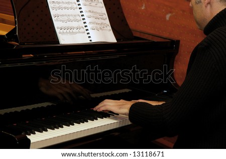 The pianist hands