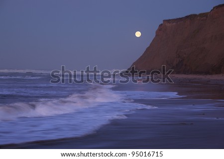 Half Moon Bay at moonset and sunrise coinciding